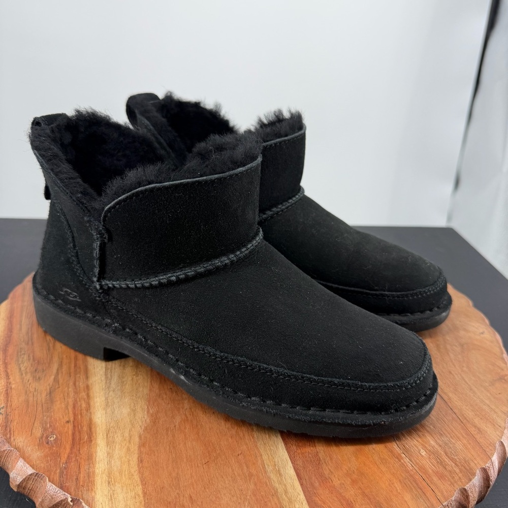 Ugg Melrose Shearling Bootie Black suede sz‎ 6.5 1103807 winter shearling lined